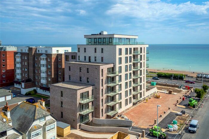 2 Bedroom Flat To Rent In West Parade, Worthing, West Sussex, BN11