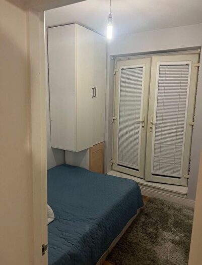 1 Bedroom Flat To Rent In New North Road, Ilford, Essex, IG6