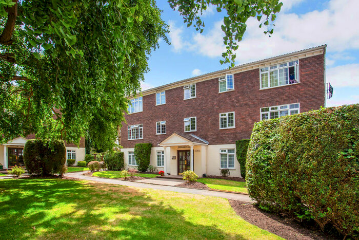 1 Bedroom Apartment To Rent In Hillcrest Court, Weybridge, KT13