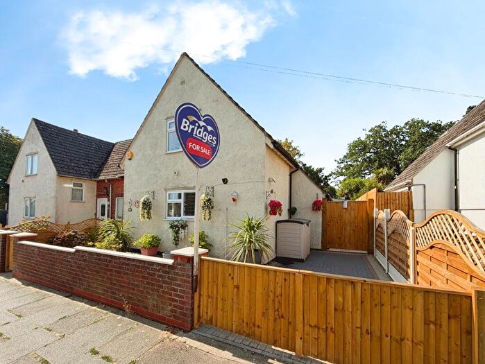 3 Bedroom Semi Detached House For Sale In The Avenue, Aldershot, Hampshire, GU12