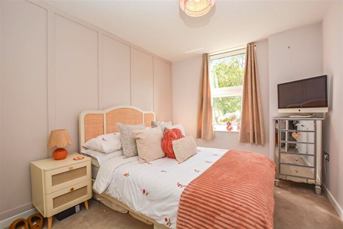 1 Bedroom Flat For Sale In Ingrave Road, Brentwood, CM15