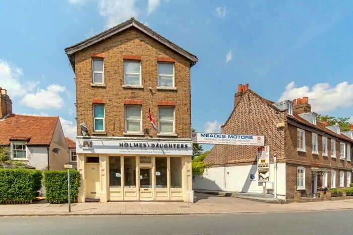 2 Bedroom Flat To Rent In High Street, Teddington, TW11