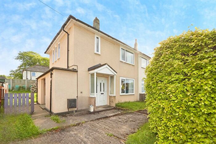 2 Bedroom Semi-Detached House For Sale In Raynel Way, Leeds, LS16