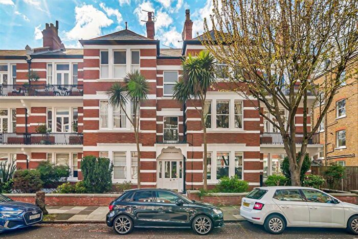 3 Bedroom Flat For Sale In Riverview Gardens, Barnes, SW13