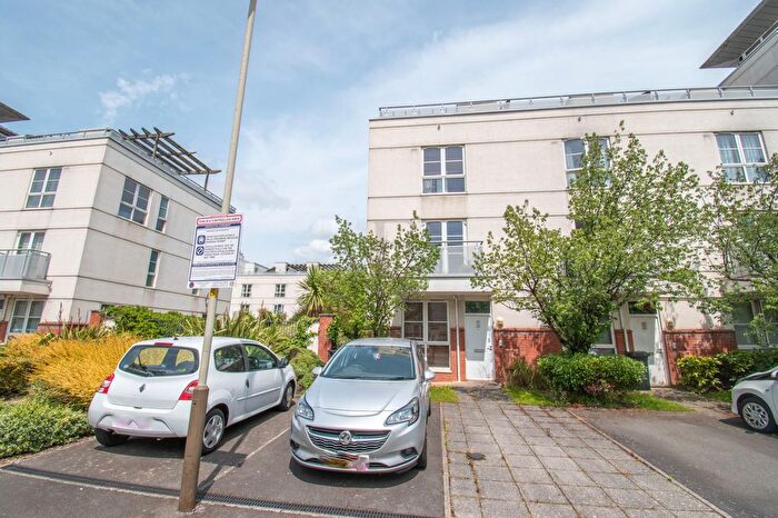 4 Bedroom Semi-Detached House To Rent In Helmdon Road, Leicester, LE2