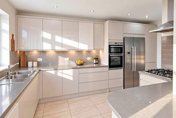 5 Bedroom Detached House For Sale In Highview Avenue, Edgware, HA8