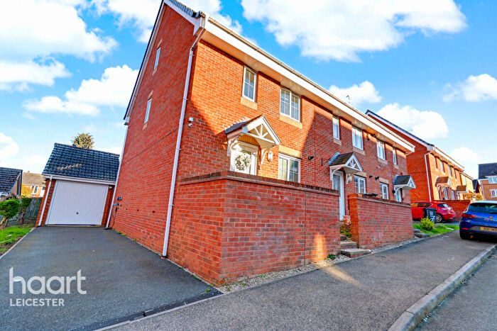 3 Bedroom End Of Terrace House For Sale In Fencote Road, Leicester, LE5