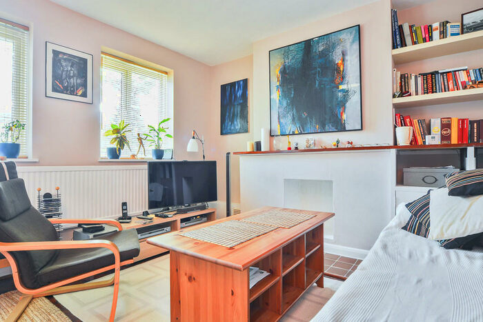 1 Bedroom Ground Flat To Rent In Moreton Close, London, N15