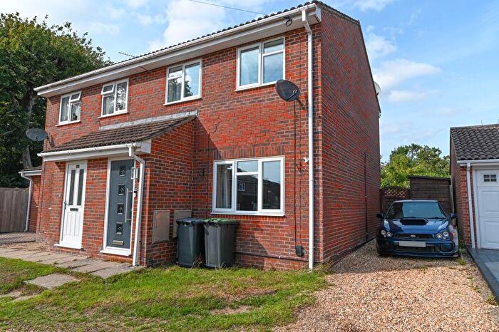 3 Bedroom Semi-Detached House For Sale In Place Crescent, Purbrook, PO7