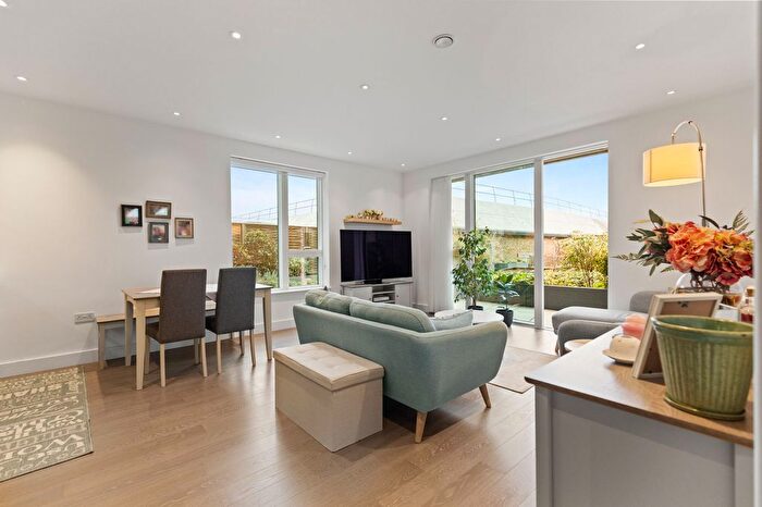 2 Bedroom Flat For Sale In Banister Road, Kensal Rise, W10