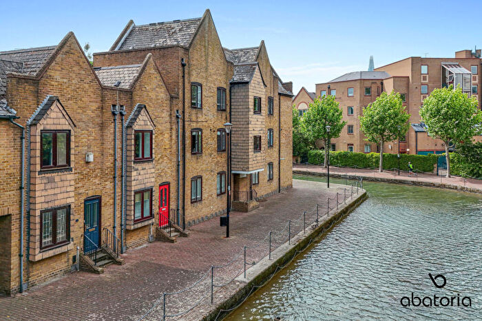 1 Bedroom Apartment To Rent In Waterman Way, London, E1W