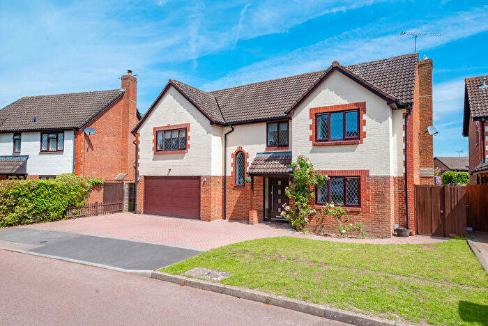 5 Bedroom Detached House For Sale In Garnet Field, Yateley, Hampshire, GU46