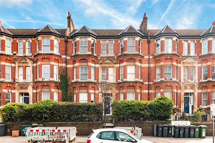 3 Bedroom Apartment To Rent In New Cross Road, New Cross, SE14
