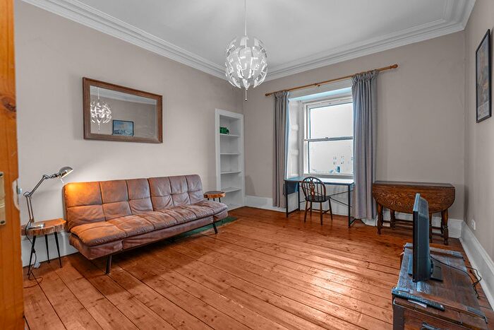 2 Bedroom Flat To Rent In Montague Street, The Pleasance, Edinburgh, EH8