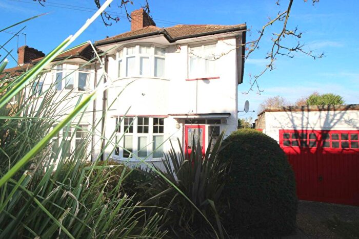 3 Bedroom House To Rent In Moordown, Shooter`s Hill, SE18