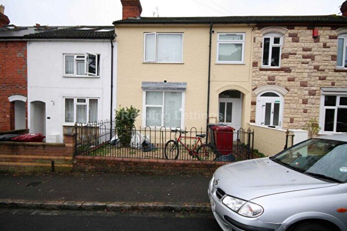 5 Bedroom Terraced House To Rent In Donnington Gardens, Reading - Gas Included, RG1
