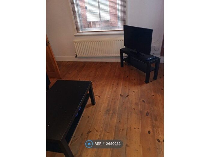 4 Bedroom Semi-Detached House To Rent In Kings Road, Caversham, Reading, RG4