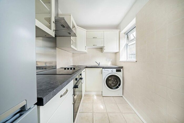 2 Bedroom Flat To Rent In Pages Lane, London, N10