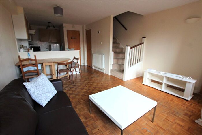 3 Bedroom Flat To Rent In Discovery Walk, Wapping, London, E1W