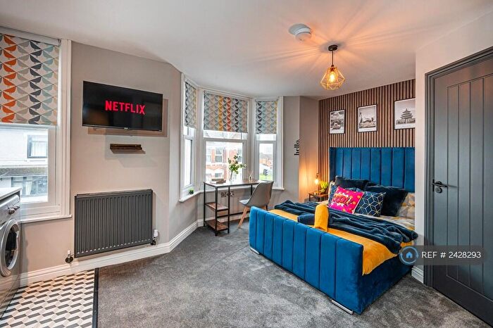 Studio To Rent In Swindon, Swindon, SN1