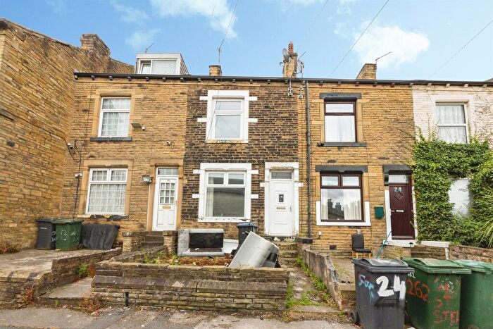 3 Bedroom Terraced House For Sale In Daisy Street, Bradford, BD7