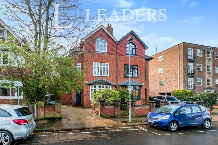 4 Bedroom Town House To Rent In St. Andrews Square, Surbiton, KT6