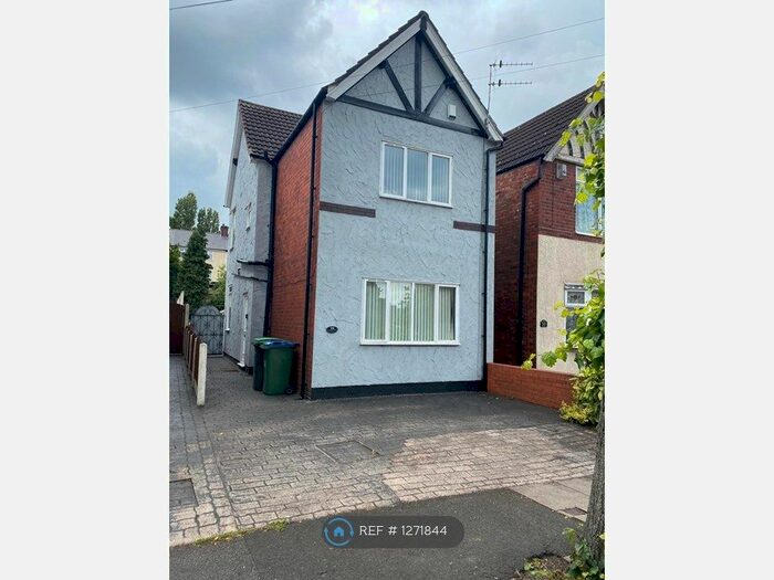 3 Bedroom Semi-Detached House To Rent In Castle Road, Tipton DY4