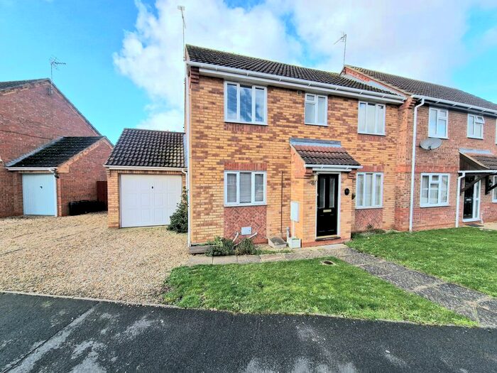 4 Bedroom Semi-Detached House To Rent In St. Marys Gardens, Cowbit, Spalding, Lincolnshire, PE12