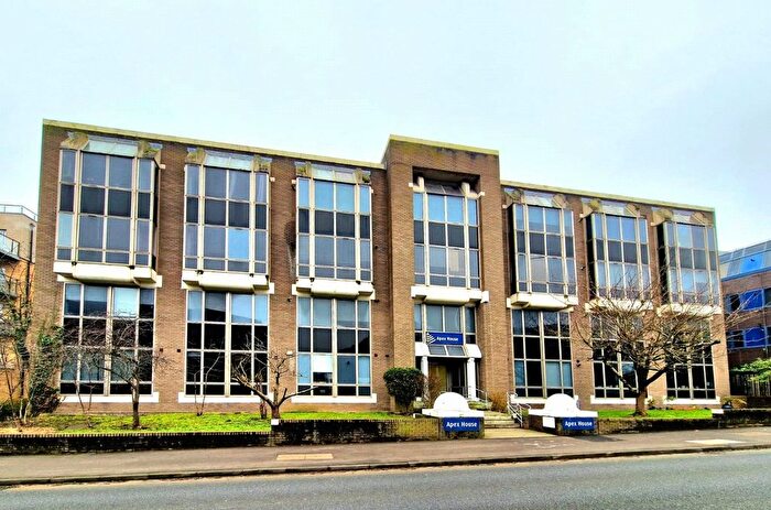 2 Bedroom Flat To Rent In London Road, Bracknell, Berkshire, RG12