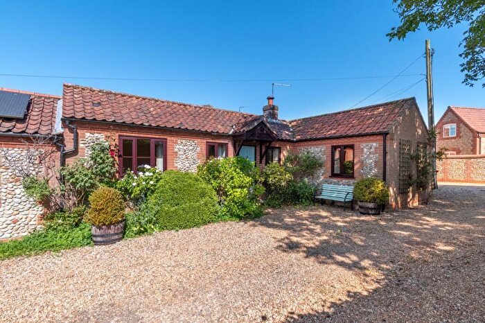 2 Bedroom Semi-Detached Bungalow For Sale In The Street, Helhoughton, NR21