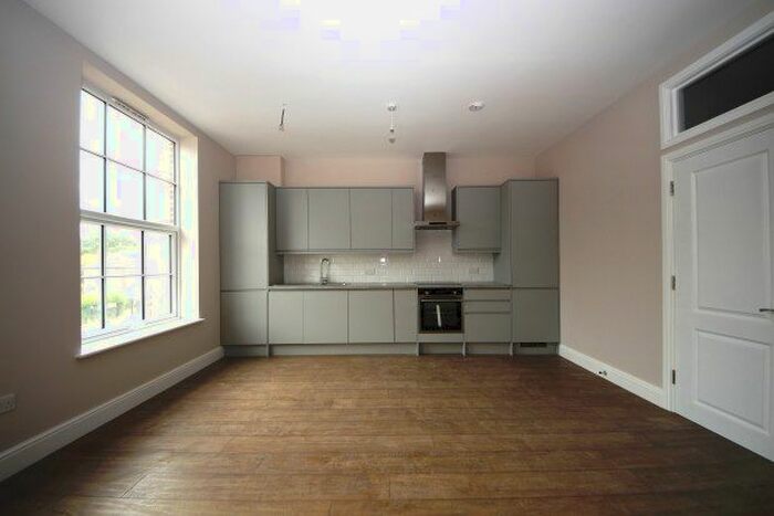 2 Bedroom Flat To Rent In Manor Drive North, New Malden, KT3