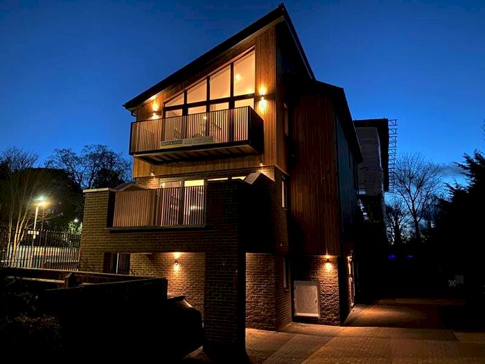 2 Bedroom Flat To Rent In Station Road, Bourne End, SL8