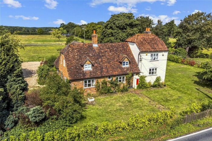 4 Bedroom Detached House For Sale In Reading Road, Hook, RG27