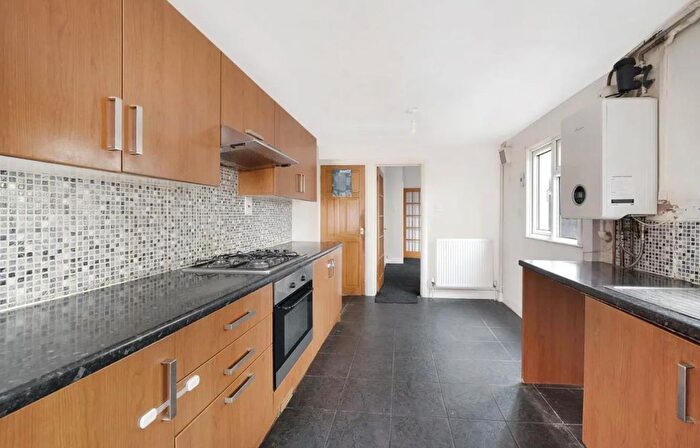 3 Bedroom End Of Terrace House For Sale In Melrose Avenue, Mitcham, CR4