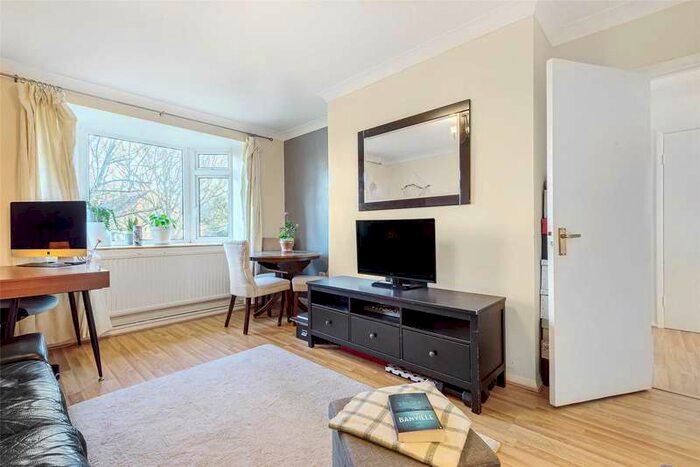 1 Bedroom Flat To Rent In John Clynes Court, Woodborough Road, London, SW15