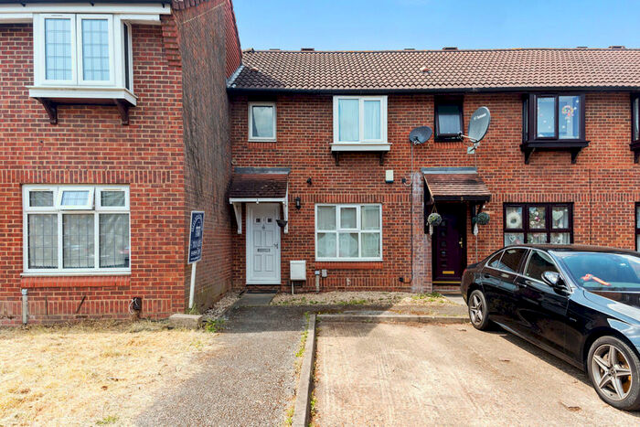 3 Bedroom Terraced House To Rent In Hookstone Way, Woodford Green, IG8