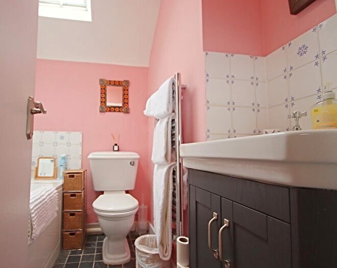 2 Bedroom Apartment For Sale In High Street, Billingshurst, RH14