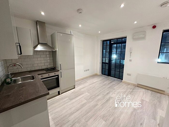 Studio To Rent In High Road, London, N17
