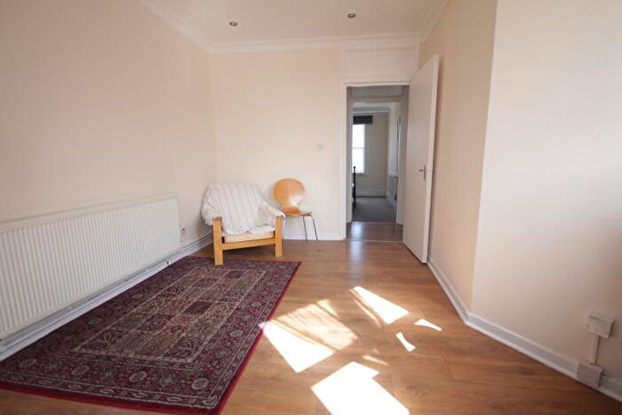 3 Bedroom Apartment To Rent In Newington Green, London, N16
