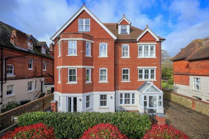 3 Bedroom Apartment To Rent In Grange Road, Eastbourne, BN21