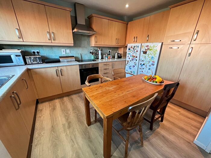 1 Bedroom End Of Terrace House For Sale In Winchilsea Crescent, West Molesey, KT8