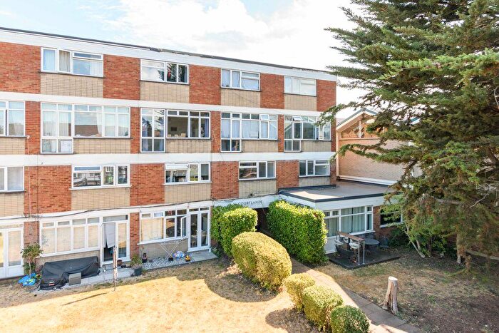 2 Bedroom Flat To Rent In Manor Road, Walton-On-Thames, KT12