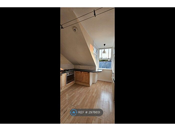 1 Bedroom Flat To Rent In Woodbury Park Road, Tunbridge Wells, TN4