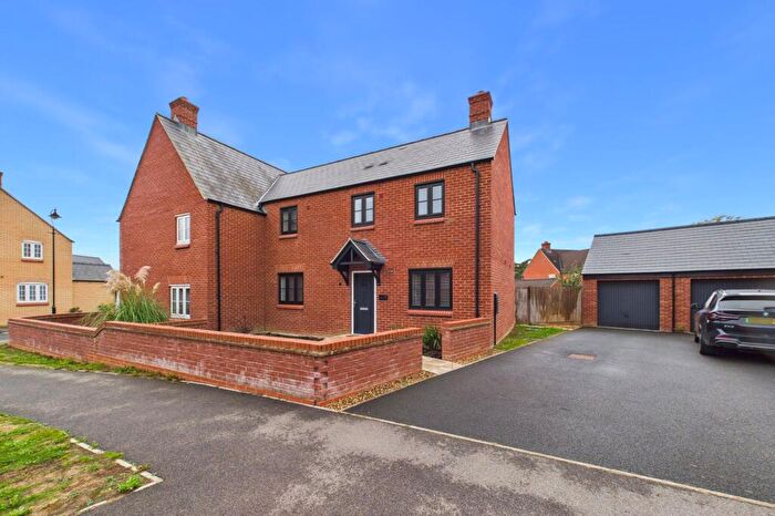3 Bedroom Semi-Detached House For Sale In Hexham Street, Towcester, NN12