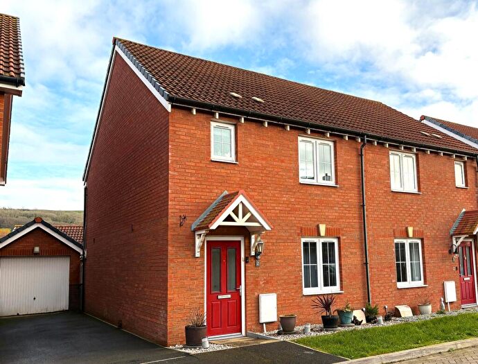 3 Bedroom Semi Detached House For Sale In Kingfisher Close, Seaton, Devon, EX12