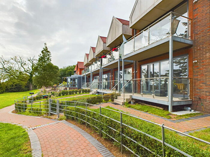 2 Bedroom Flat For Sale In Langhurstwood Road, Horsham, RH12