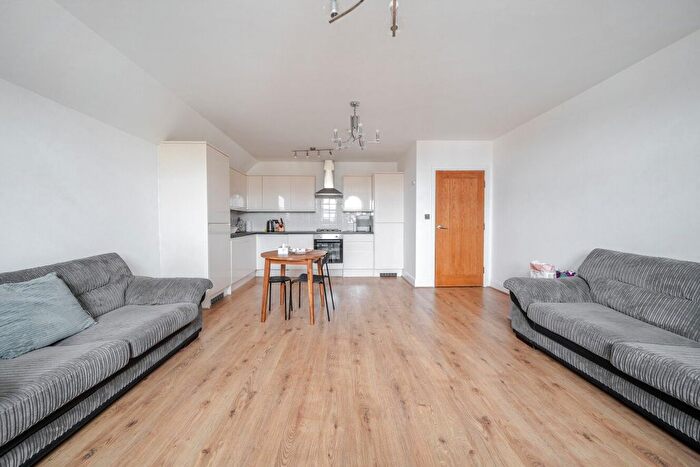 2 Bedroom Flat To Rent In Bolton Road, Chiswick, London, W4
