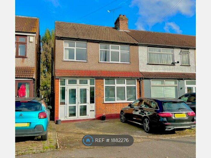 3 Bedroom End Of Terrace House To Rent In Richards Avenue, Romford, RM7