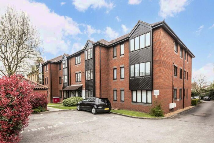 1 Bedroom Flat To Rent In Hook Road, Surbiton, KT6