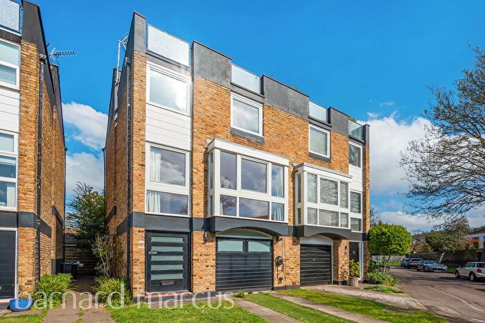 4 Bedroom Property To Rent In Meadow Close, Richmond, TW10